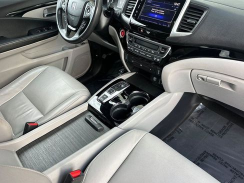 Used 2018 Honda Pilot Touring image 17