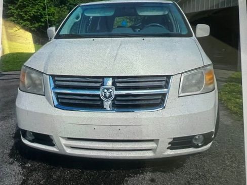 Used 2010 Dodge Grand Caravan SXT w/ Trailer Tow Group image 9