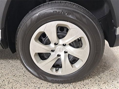 Used 2021 Toyota RAV4 LE image 8