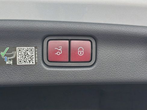 Used 2024 Mercedes-Benz C 300 Sedan image 14