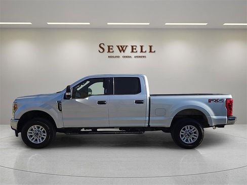 Used 2018 Ford F250 XLT w/ XLT Value Package image 2