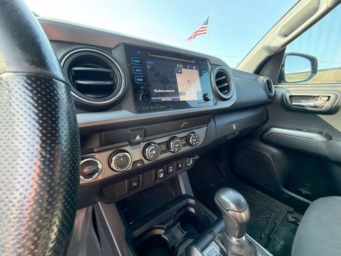 Used 2019 Toyota Tacoma TRD Sport AWD/4WD image 13