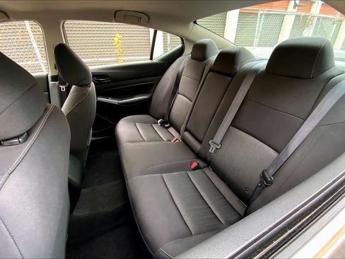 Used 2024 Nissan Altima 2.5 SV image 21