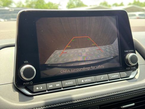 Used 2023 Nissan Rogue SV FWD image 8