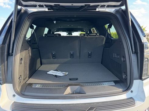 New 2025 Chevrolet Suburban Premier image 7