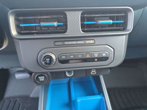 New 2025 Ford Maverick XLT image 24