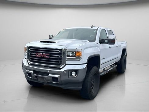 Used 2018 GMC Sierra 2500 SLT w/ Duramax Plus Package AWD/4WD image 9