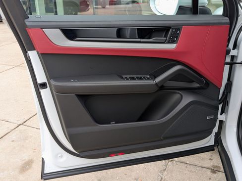 New 2026 Porsche Cayenne image 13