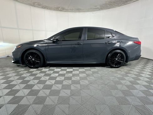 Used 2025 Toyota Camry SE FWD image 6