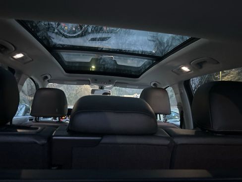 Used 2018 Volkswagen Tiguan SE w/ Panoramic Sunroof Package image 27