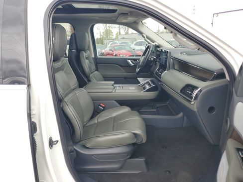 Certified 2024 Lincoln Navigator Black Label AWD/4WD image 9
