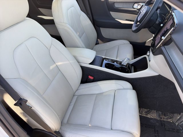 Used 2024 Volvo XC40 B5 Plus w/ Protection Package Premier AWD/4WD image 11