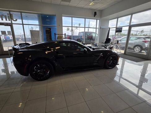 Used 2016 Chevrolet Corvette Z06 w/ 3LZ Preferred Equipment Group RWD image 8