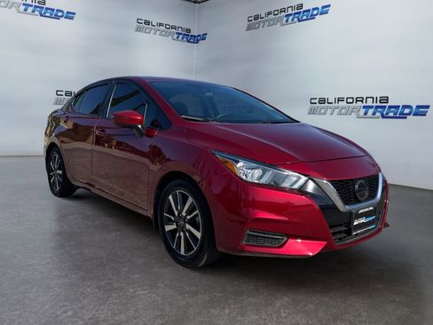 Used 2021 Nissan Versa SV image 3