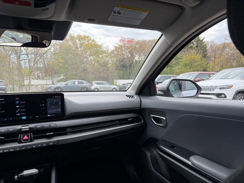 Used 2025 Kia K4 LXS FWD image 34