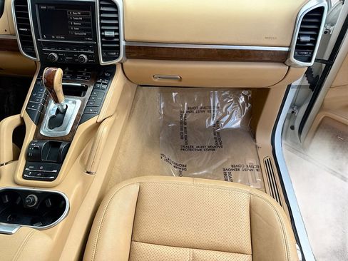 Used 2012 Porsche Cayenne image 17