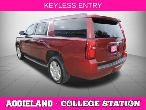 Used 2016 Chevrolet Suburban LT RWD image 6