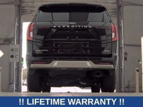 Used 2025 Ford Expedition Max Platinum AWD/4WD image 3