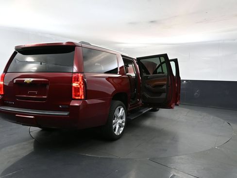 Used 2018 Chevrolet Suburban Premier AWD/4WD image 29