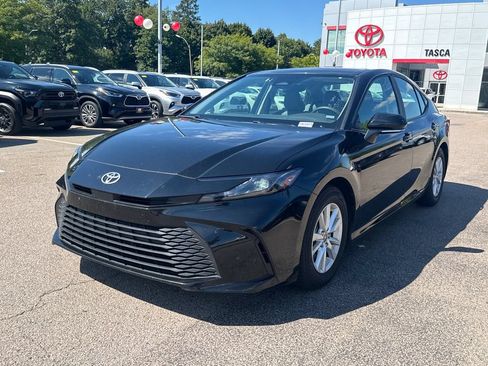 Used 2025 Toyota Camry LE FWD image 3