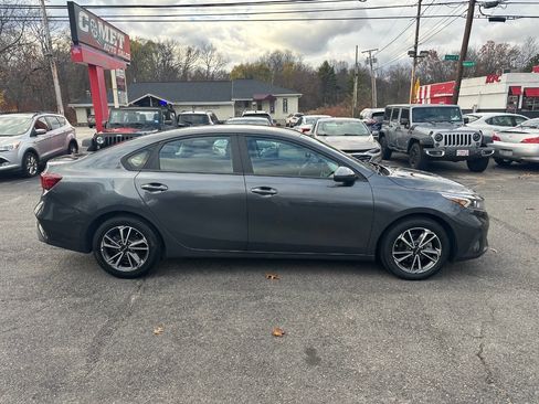 Used 2023 Kia Forte LXS image 3