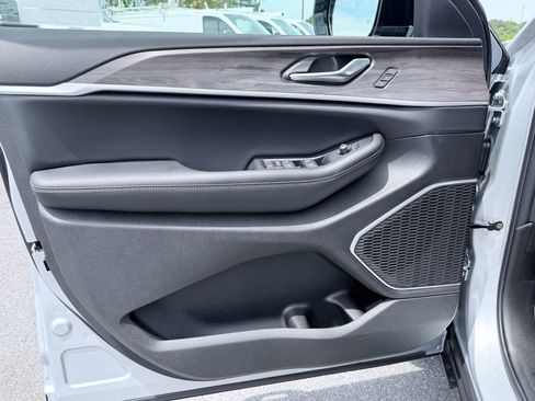 New 2026 Jeep Grand Cherokee L Limited RWD image 31