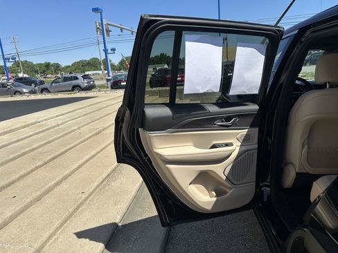 Used 2025 Jeep Grand Cherokee Limited 4xe AWD/4WD image 27