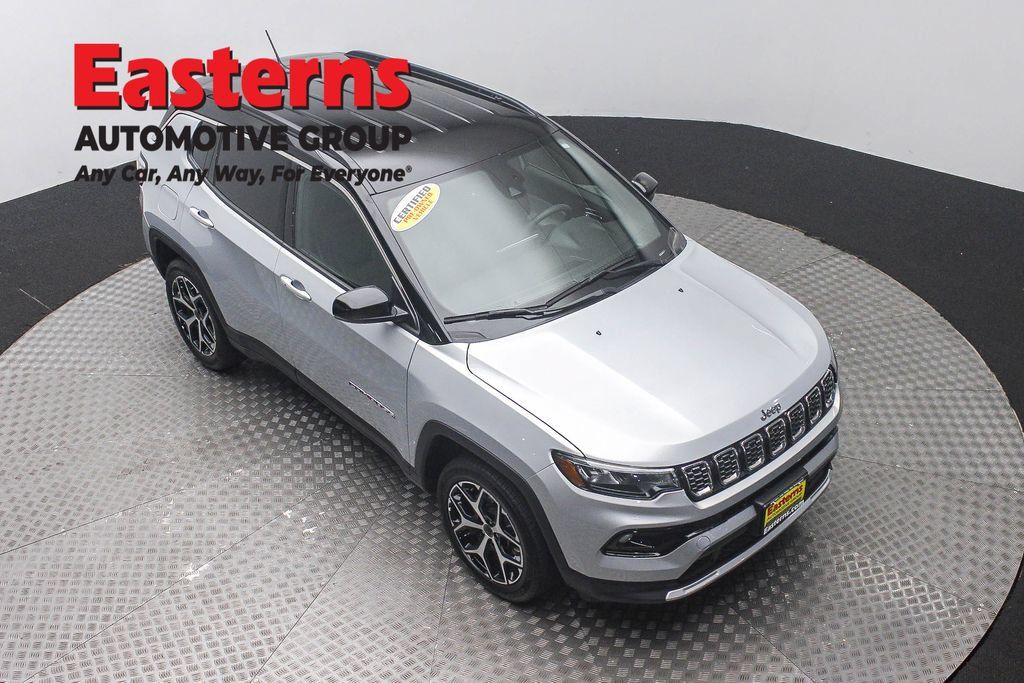 Used 2025 Jeep Compass Limited AWD/4WD image 3