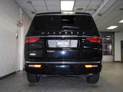 Used 2024 Jeep Wagoneer 4WD w/ Premium Group I image 4