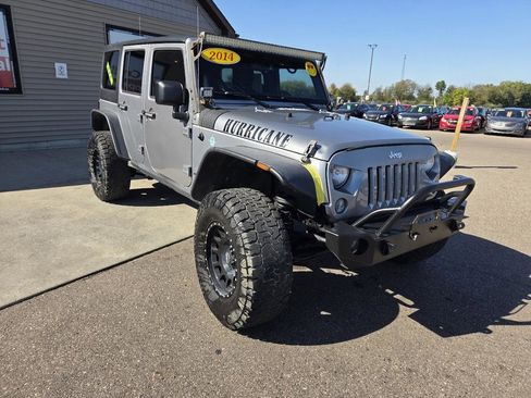 Used 2014 Jeep Wrangler Unlimited Sahara w/ Dual Top Group AWD/4WD image 3