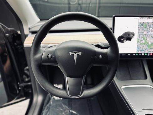Used 2021 Tesla Model Y Long Range AWD/4WD image 30