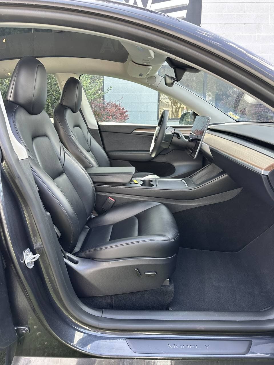 Used 2024 Tesla Model Y Long Range AWD/4WD image 20