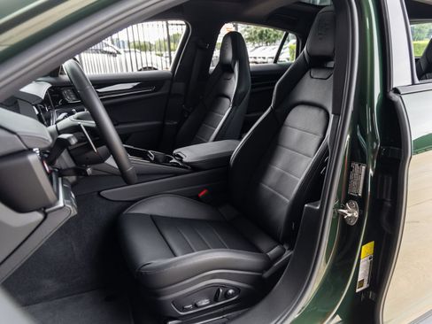 Used 2025 Porsche Panamera image 5