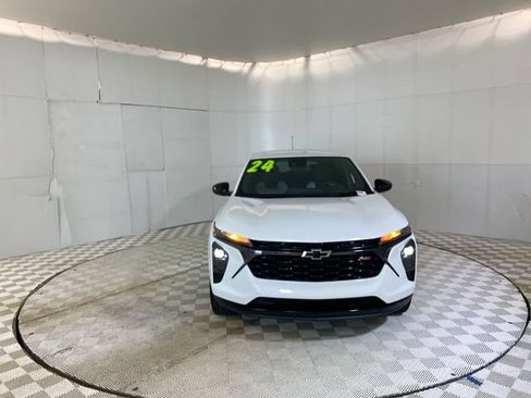 Used 2024 Chevrolet Trax RS w/ Driver Confidence Package FWD image 21