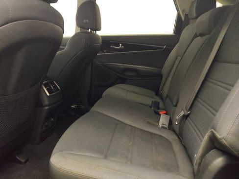 Used 2020 Kia Sorento AWD V6 image 18