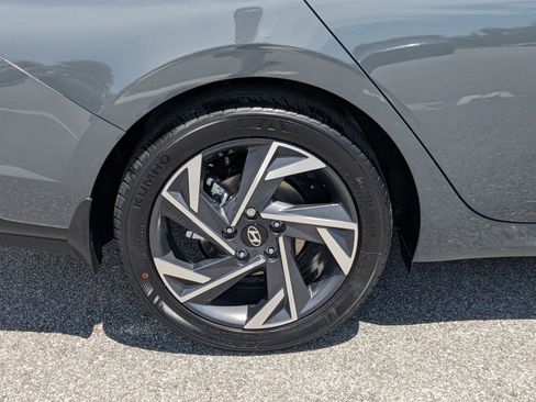 New 2025 Hyundai Elantra Limited image 13