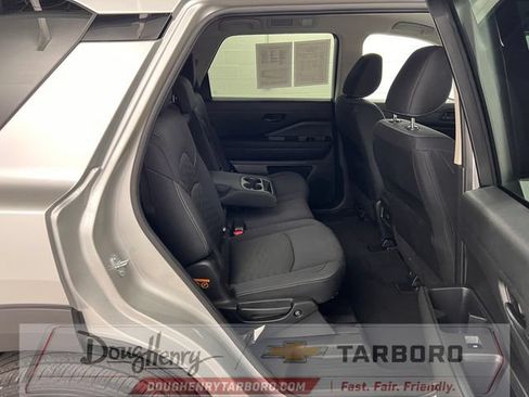 Used 2025 Nissan Pathfinder SV FWD image 40