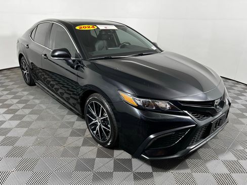 Certified 2024 Toyota Camry SE image 3