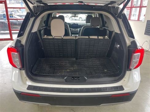 Used 2022 Ford Explorer XLT w/ Equipment Group 202A image 34
