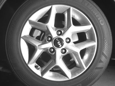 Used 2025 Kia Soul LX w/ LX Technology Package FWD image 19