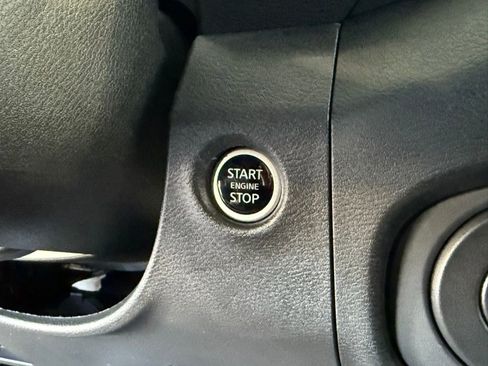 Used 2024 Nissan Frontier SV w/ SV Convenience Package image 27