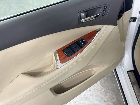 Used 2010 Lexus ES 350 w/ Preferred Accessory Package FWD image 18