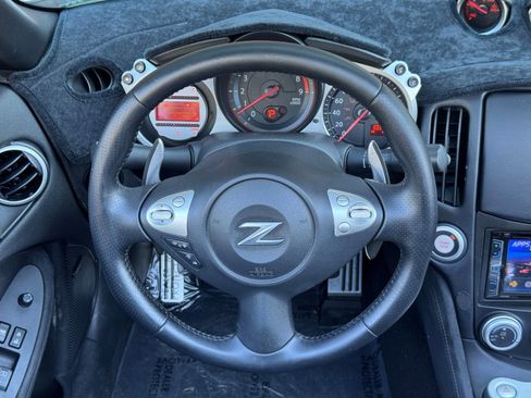 Used 2010 Nissan 370Z Touring RWD image 17