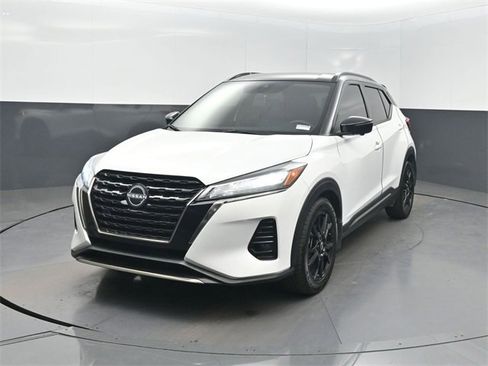 Used 2023 Nissan Kicks SR w/ SR Premium Package image 1
