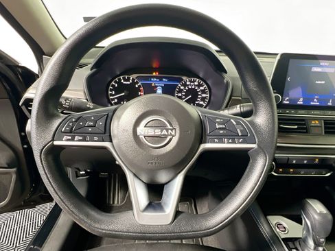 Used 2023 Nissan Altima 2.5 SV FWD image 17
