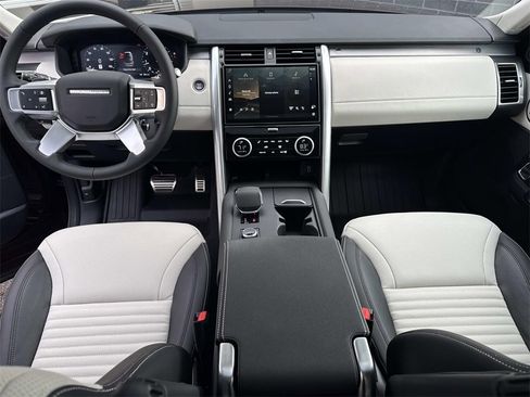 New 2026 Land Rover Discovery Limited Edition image 18