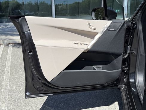 Used 2025 BMW iX xDrive50 image 19