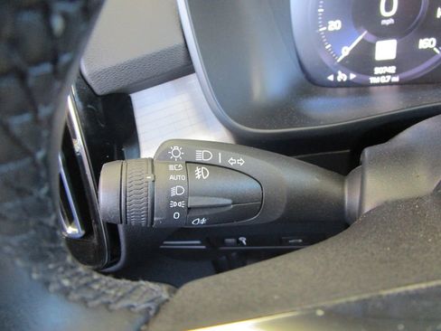 Used 2022 Volvo XC40 T5 Momentum AWD/4WD image 26