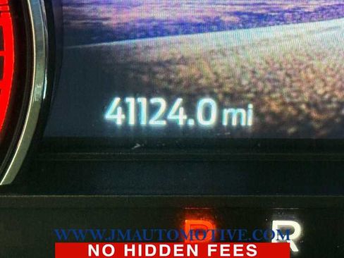 Used 2021 Ford Explorer XLT image 23