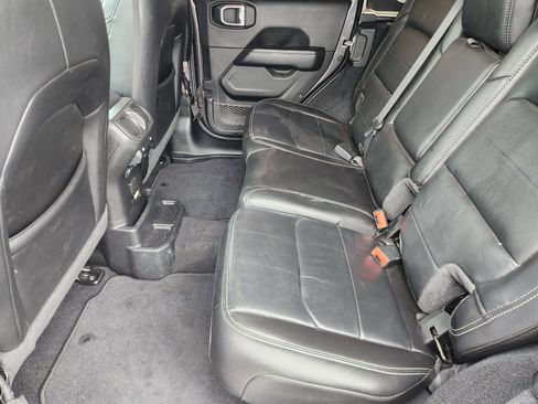 Used 2022 Jeep Wrangler Unlimited Sahara AWD/4WD image 35
